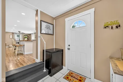 221 Della Road Columbus IN 47203