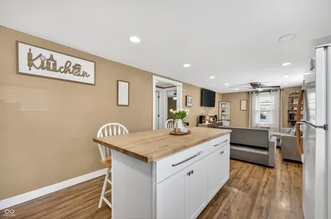 221 Della Road Columbus IN 47203