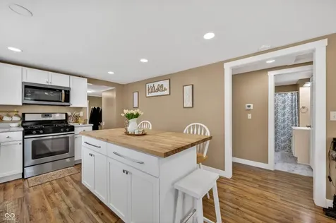221 Della Road Columbus IN 47203