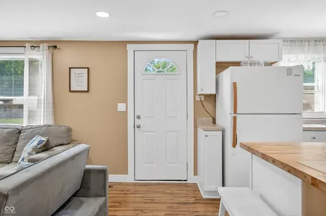 221 Della Road Columbus IN 47203