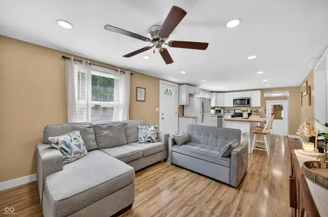 221 Della Road Columbus IN 47203