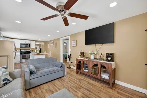 221 Della Road Columbus IN 47203
