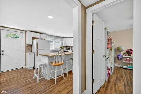 221 Della Road Columbus IN 47203