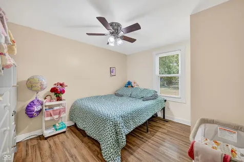221 Della Road Columbus IN 47203