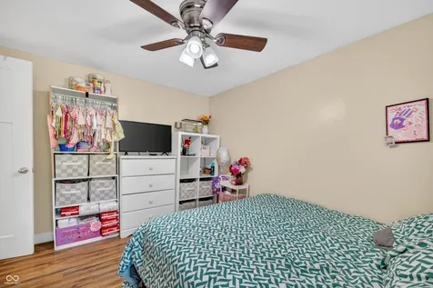 221 Della Road Columbus IN 47203