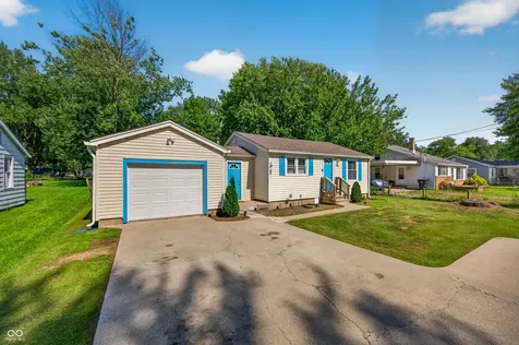 221 Della Road Columbus IN 47203