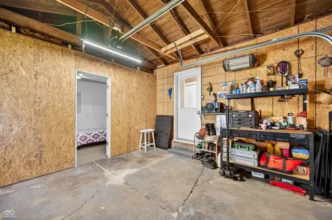 221 Della Road Columbus IN 47203