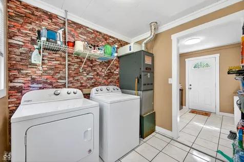 221 Della Road Columbus IN 47203