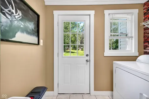 221 Della Road Columbus IN 47203