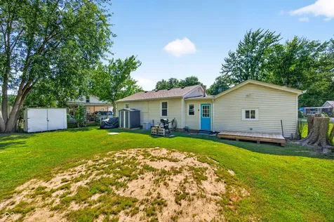 221 Della Road Columbus IN 47203