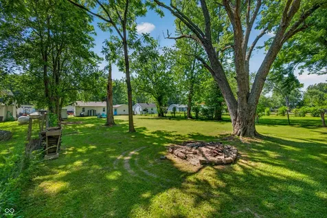 221 Della Road Columbus IN 47203
