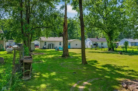 221 Della Road Columbus IN 47203