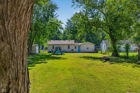 221 Della Road Columbus IN 47203