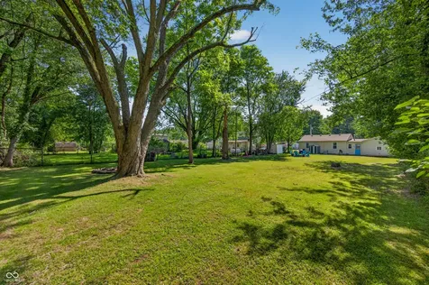 221 Della Road Columbus IN 47203