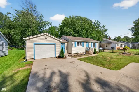 221 Della Road Columbus IN 47203