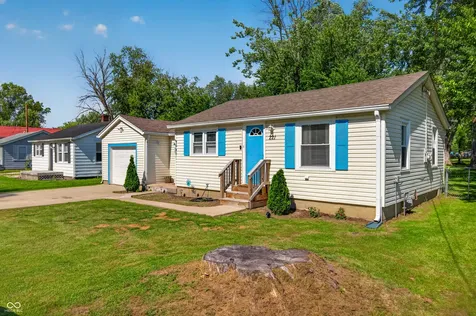 221 Della Road Columbus IN 47203