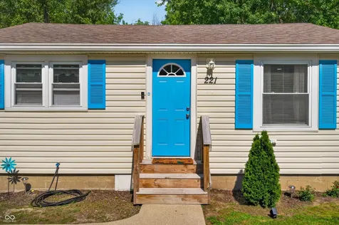 221 Della Road Columbus IN 47203