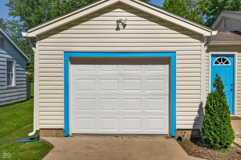 221 Della Road Columbus IN 47203