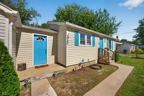 221 Della Road Columbus IN 47203