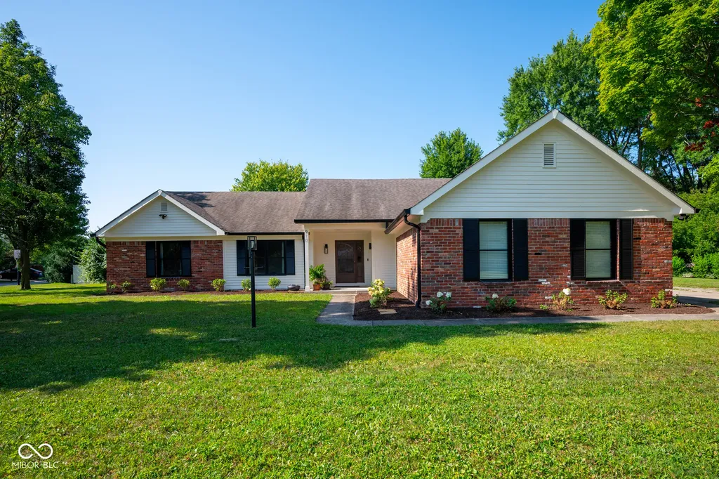 910 Williamsburg Lane Zionsville IN 46077