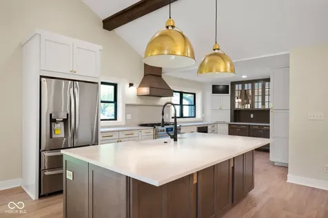 910 Williamsburg Lane Zionsville IN 46077