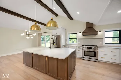 910 Williamsburg Lane Zionsville IN 46077