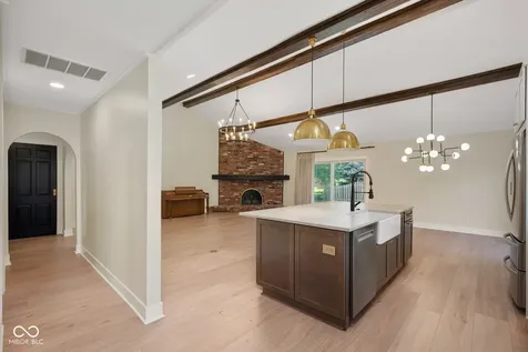 910 Williamsburg Lane Zionsville IN 46077