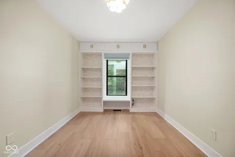 910 Williamsburg Lane Zionsville IN 46077