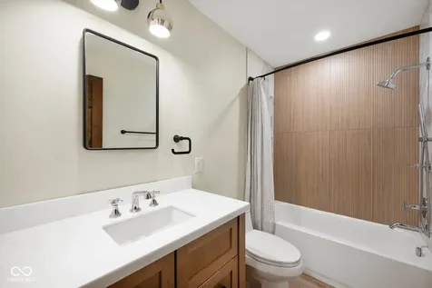 910 Williamsburg Lane Zionsville IN 46077