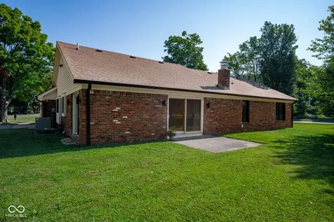 910 Williamsburg Lane Zionsville IN 46077