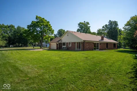 910 Williamsburg Lane Zionsville IN 46077