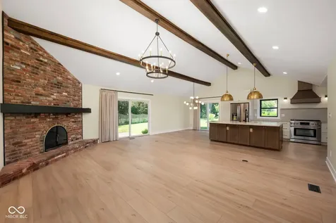 910 Williamsburg Lane Zionsville IN 46077