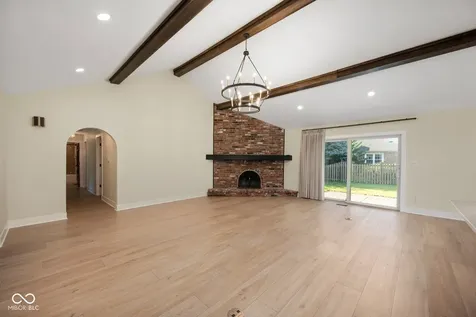 910 Williamsburg Lane Zionsville IN 46077