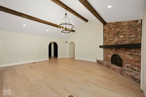 910 Williamsburg Lane Zionsville IN 46077
