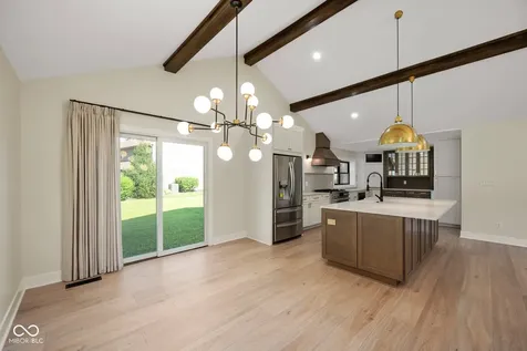 910 Williamsburg Lane Zionsville IN 46077