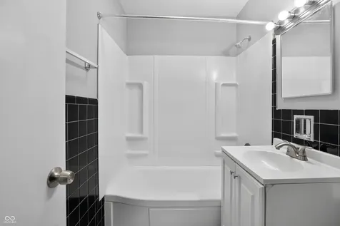 7339 E 34th Place Indianapolis IN 46226