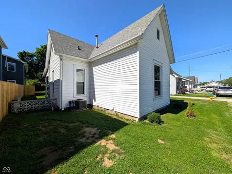 1941 Wallace Avenue Columbus IN 47201