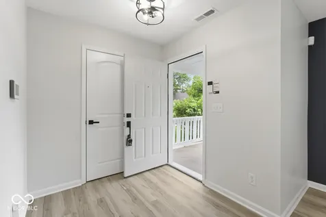 2734 Boulevard Place Indianapolis IN 46208