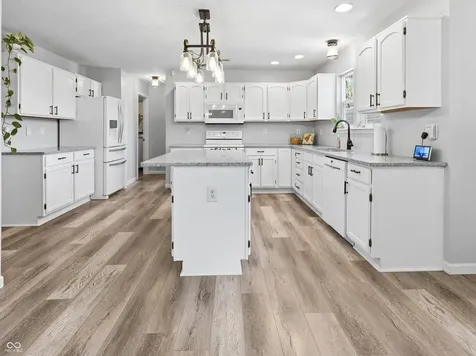 7322 Fields Drive Indianapolis IN 46239