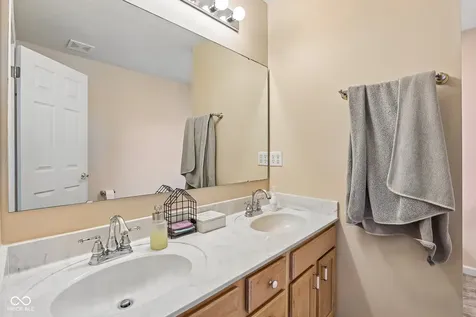 642 Crossfield Drive Indianapolis IN 46239