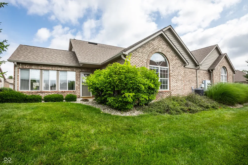 2336 Steeple Chase Shelbyville IN 46176