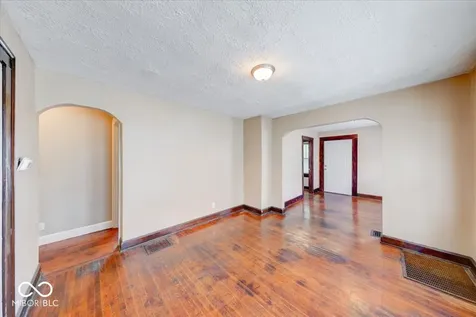 902 N Bosart Avenue Indianapolis IN 46201