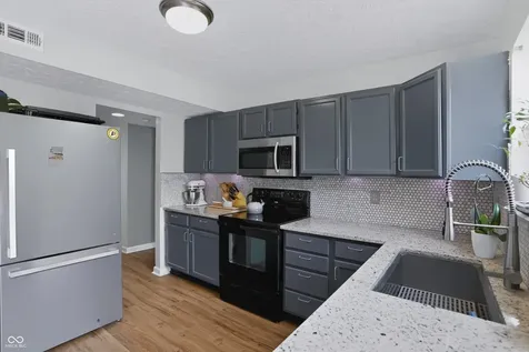 6105 Lakeside Manor Avenue Indianapolis IN 46254