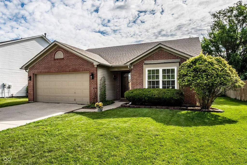 7061 N Lyndhurst Crossing Mccordsville IN 46055