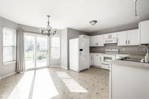 7061 N Lyndhurst Crossing Mccordsville IN 46055