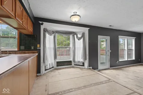 643 Creston Point Circle Indianapolis IN 46239