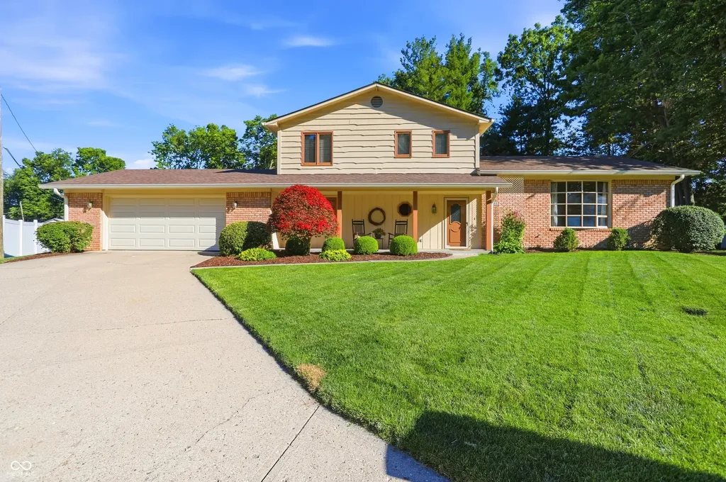 825 Queenswood Court Indianapolis IN 46217