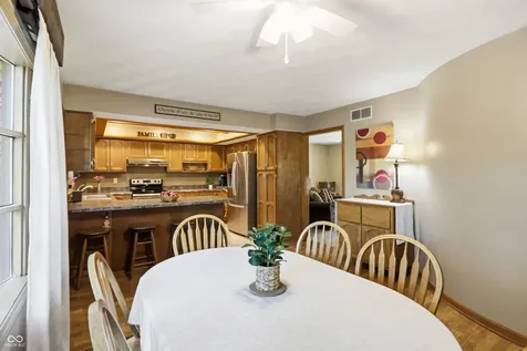 825 Queenswood Court Indianapolis IN 46217