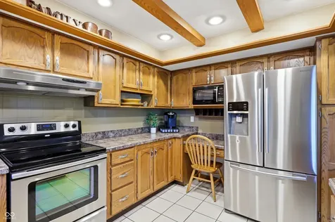 825 Queenswood Court Indianapolis IN 46217