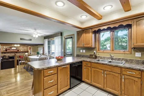 825 Queenswood Court Indianapolis IN 46217